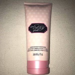 Avon Ultra Sexy pink luminous body moisturizer